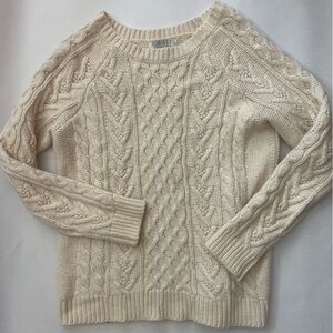 🪽🤍🩶cream cable knit sweater